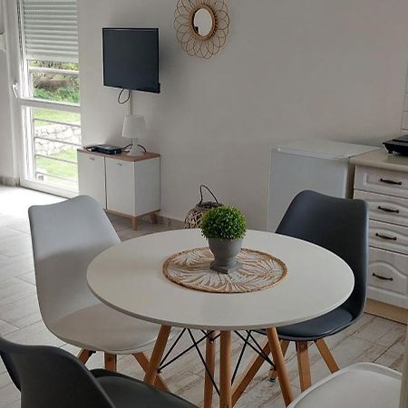 Apartmani.ซูโตมอเร ภายนอก รูปภาพ