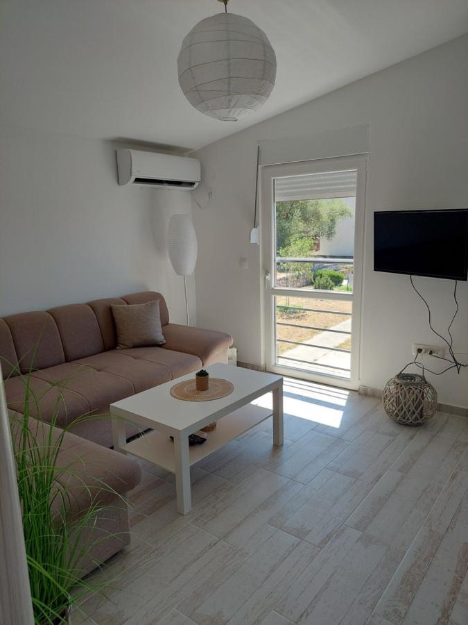 Apartmani.ซูโตมอเร ภายนอก รูปภาพ